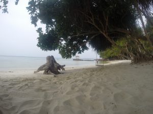 Schaukel am Strand von Karimunjawa