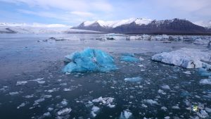 kristalllauer Eisberg im Jökulsárlón