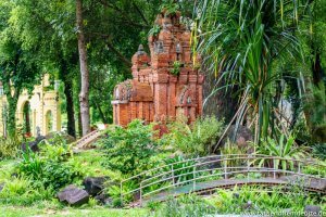 Miniatur-Tempel im Tao Dan Park von Saigon