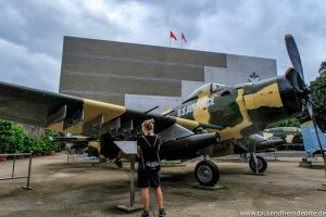 Ein Kriegsflieger aus dem Vietnamkrieg im Kriegsmuseum von Saigon.