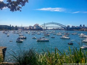 Blick auf Opernhaus und Harbour Bridge