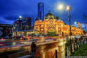 Beleuchtete Flinders Station in Melbourne