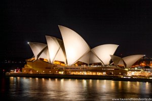 beleuchtetes Opernhaus in Sydney