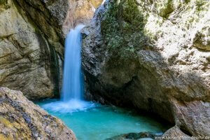 Wasserfall in der Almbachklamm in Bayern