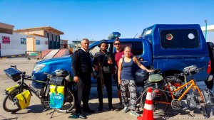 Gruppenfoto mit der Polizei auf der Sinai Halbinsel