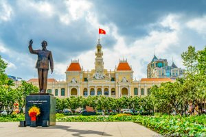 Ho-Chi-Minh Statue in Saigon vor dem Rathaus