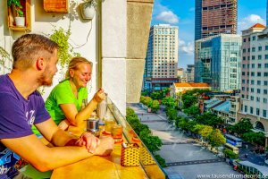 Kaffee trinken mit Ausblick auf Saigon