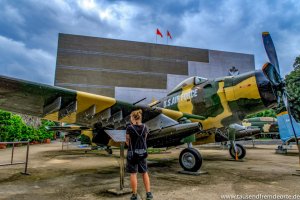 Flugzeug im Kriegsmuseum von Saigon