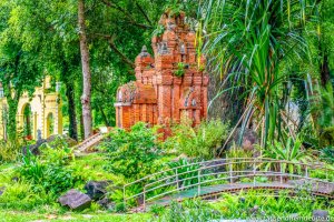 Tempel in einem Park in Saigon