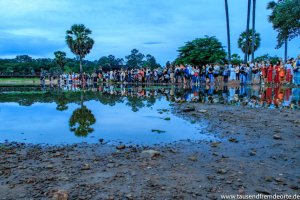 Hinter den Kulissen beim Sonnenaufgang in Angkor Wat...