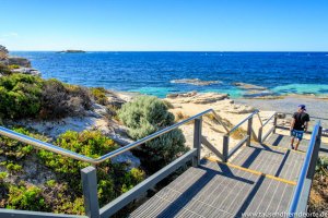 Einer der vielen Wege zum Strand von Rottnest Island bei Perth