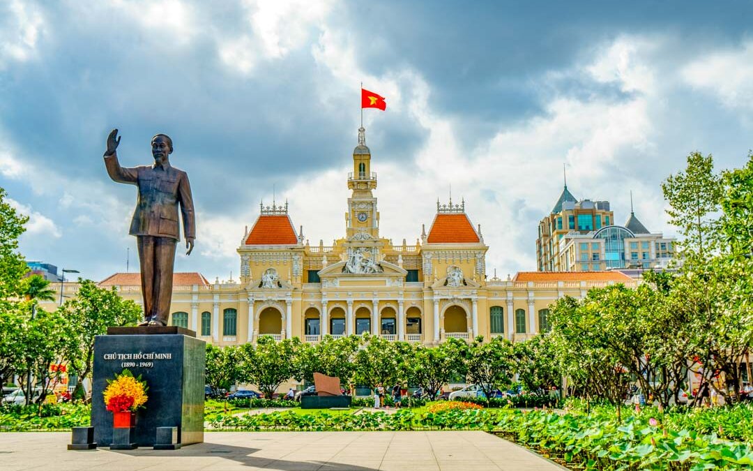 Saigon Stadthalle Ho-Chi-Minh Statue